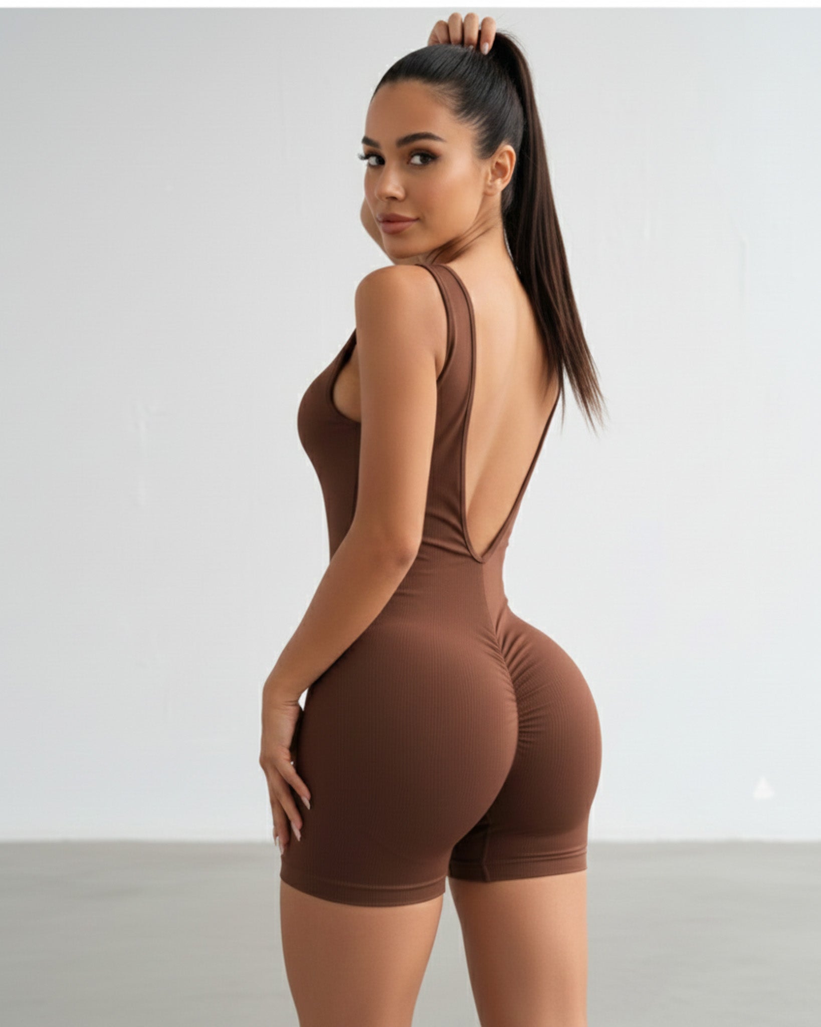 Enterizo Corto con Corte en V en la Espalda y Push Up - YJ289