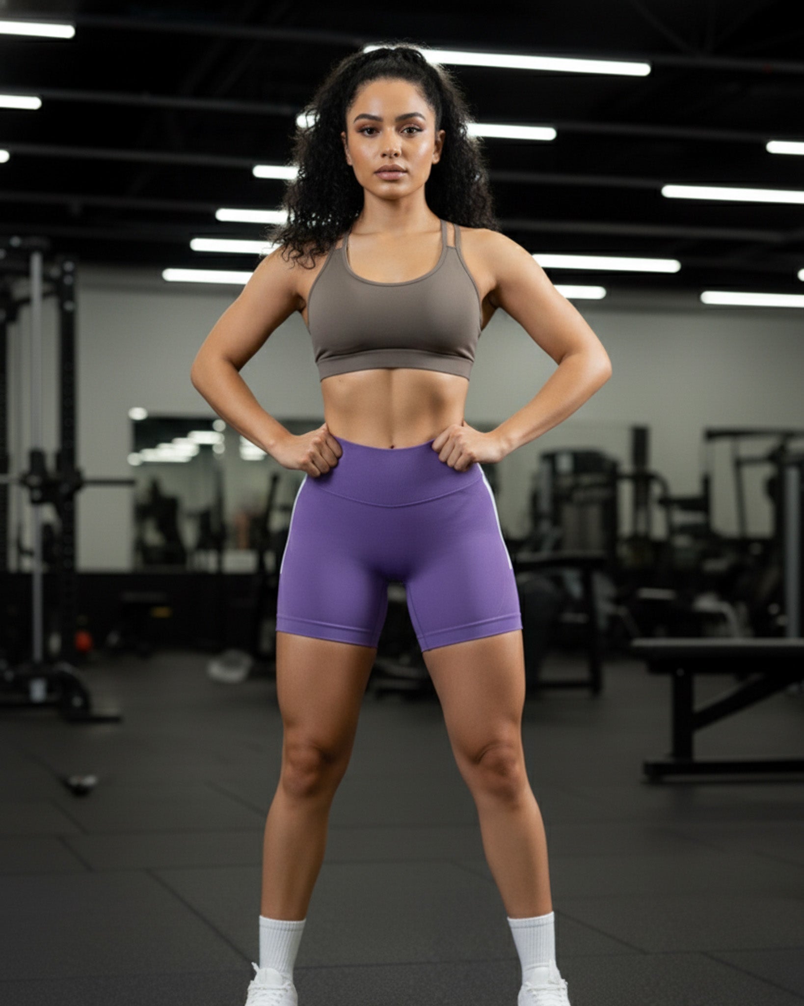 Short Deportivo con Corte en V y Líneas Plus - YJ267