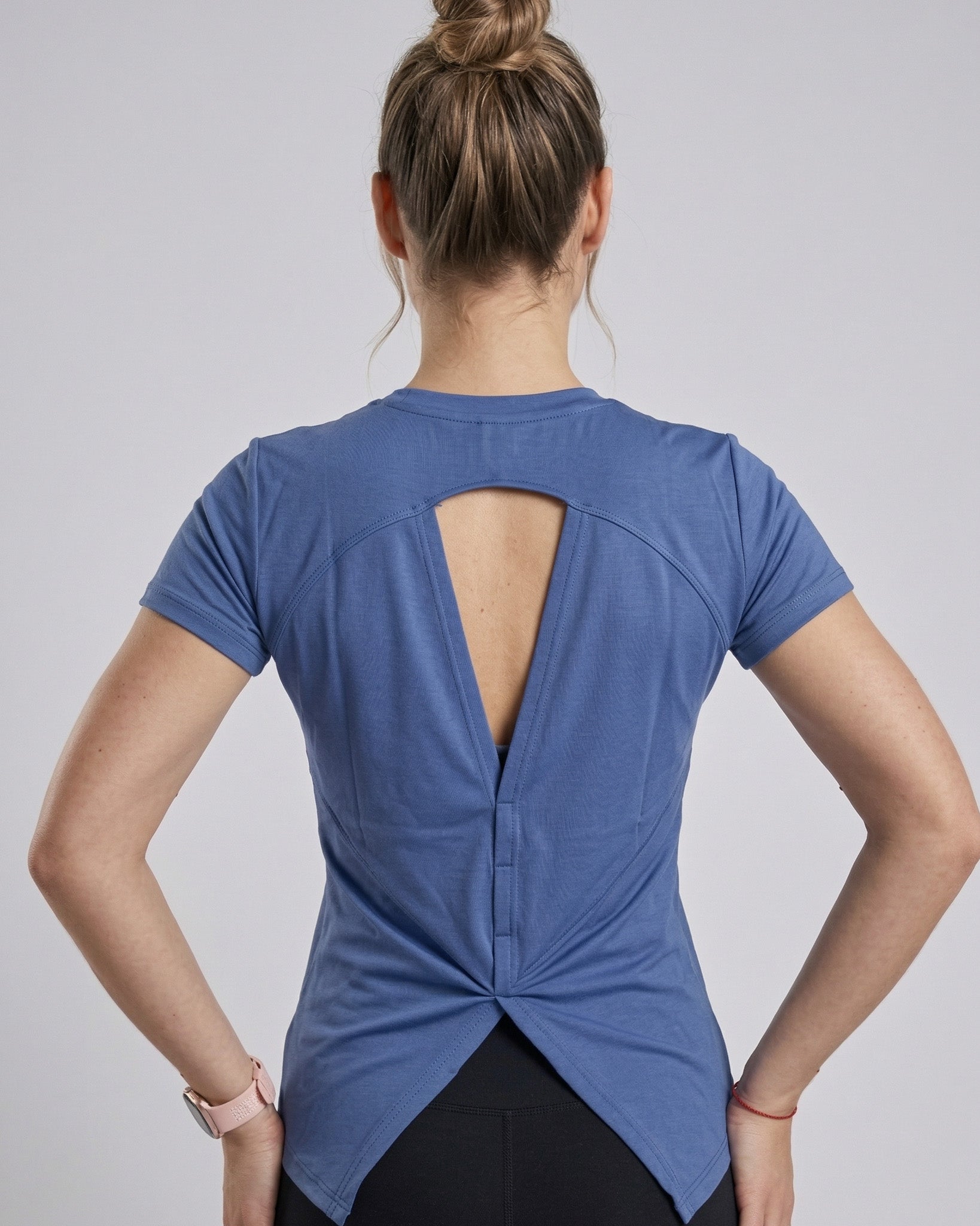 Polera Elite Sport - Espalda Abierta y Tela Efecto Seco - A362