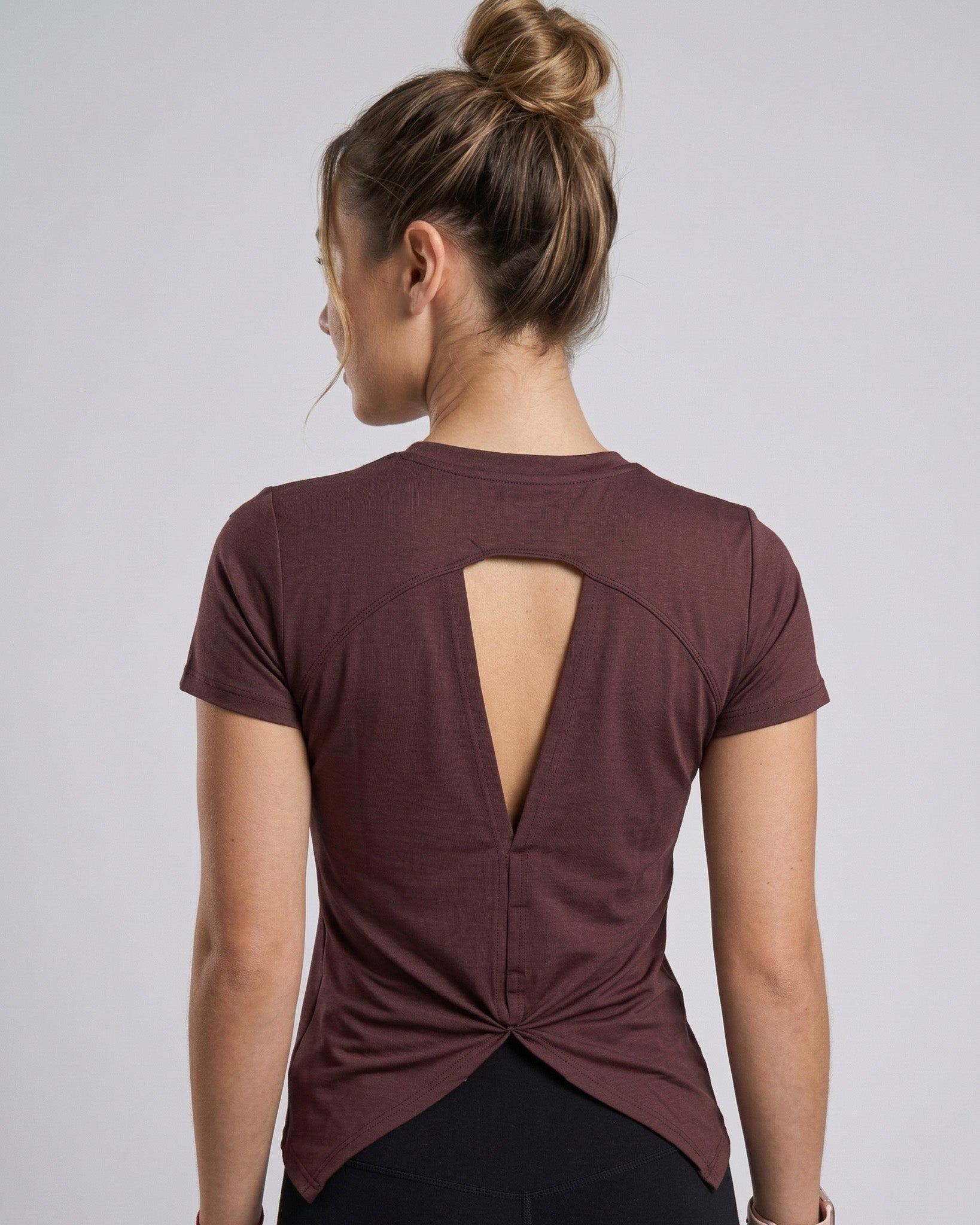Polera Elite Sport - Espalda Abierta y Tela Efecto Seco - A362