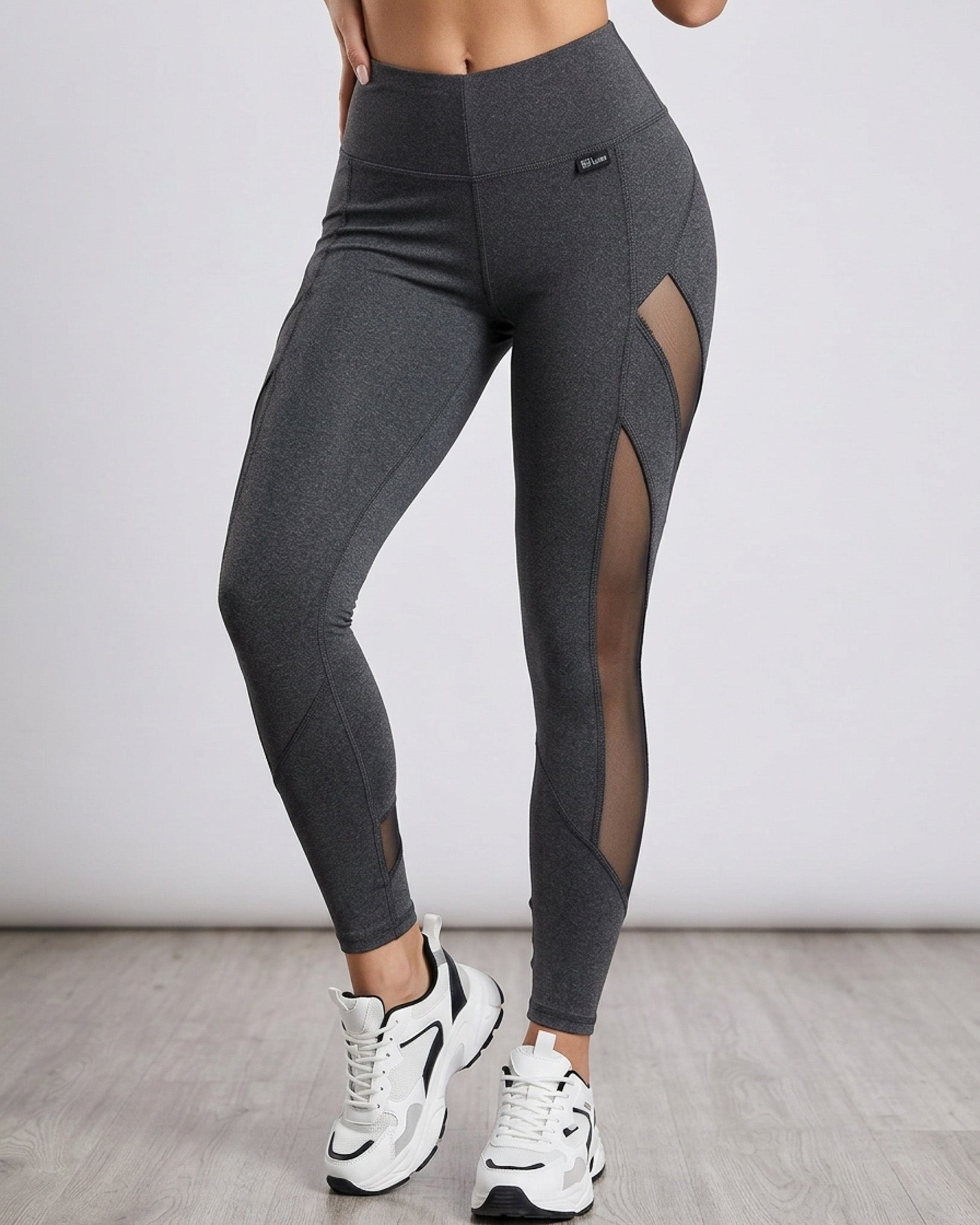 Calza Sport con Mallas Laterales y Efecto Push Up Extremo - A356