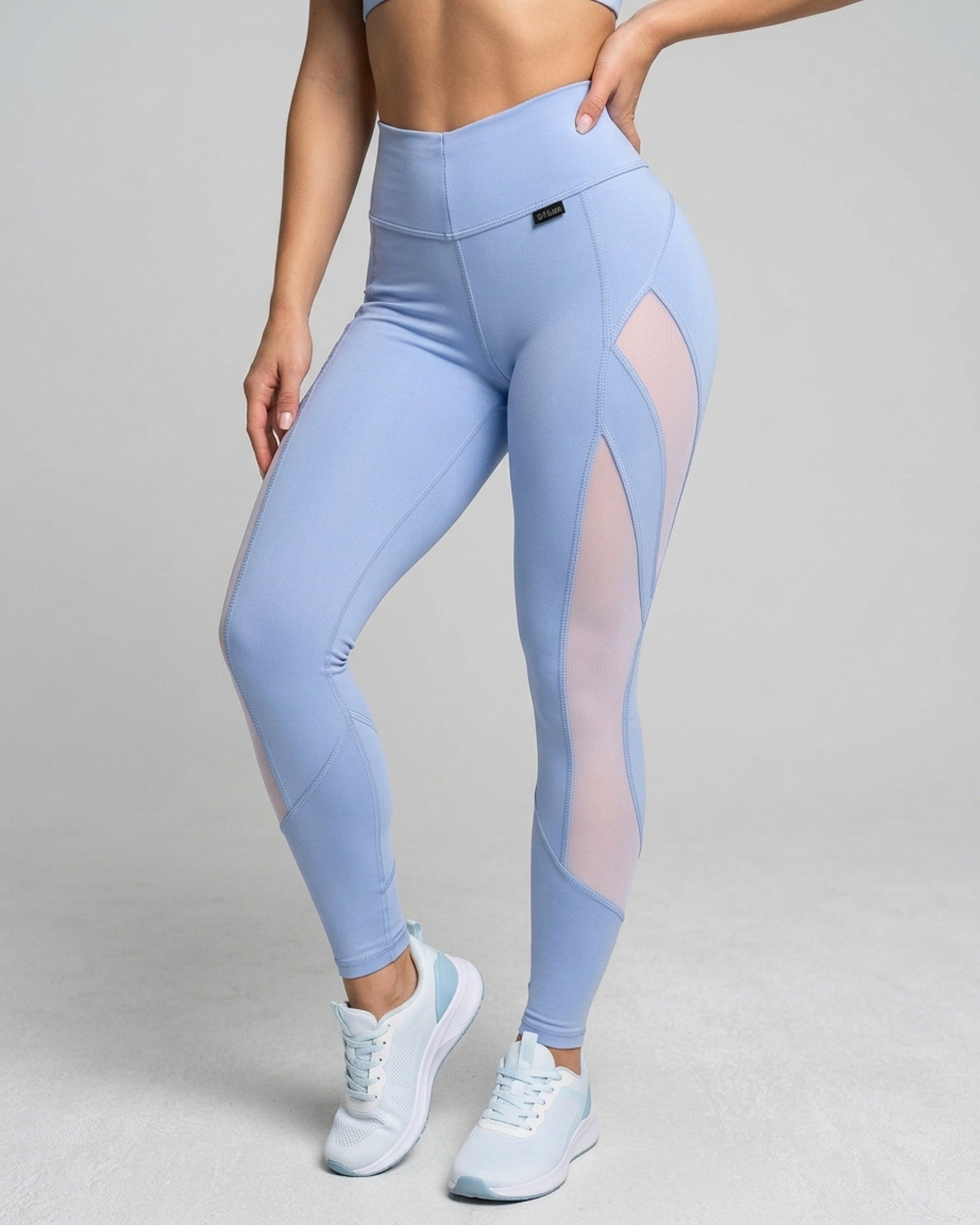 Calza Sport con Mallas Laterales y Efecto Push Up Extremo - A356