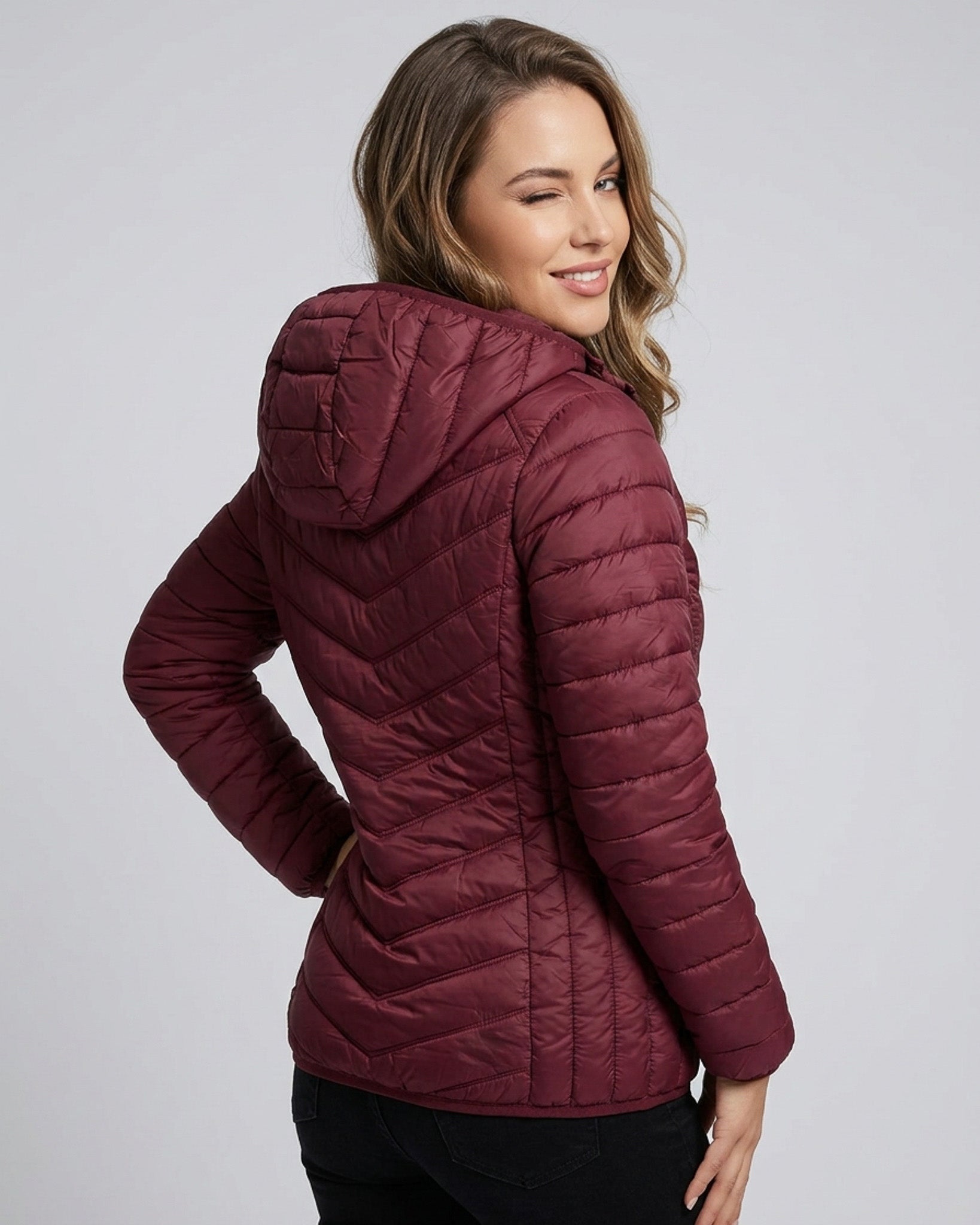 Parka Térmica Ultra Light Burdeo: Abrigo Liviano y Packable - EBS1594
