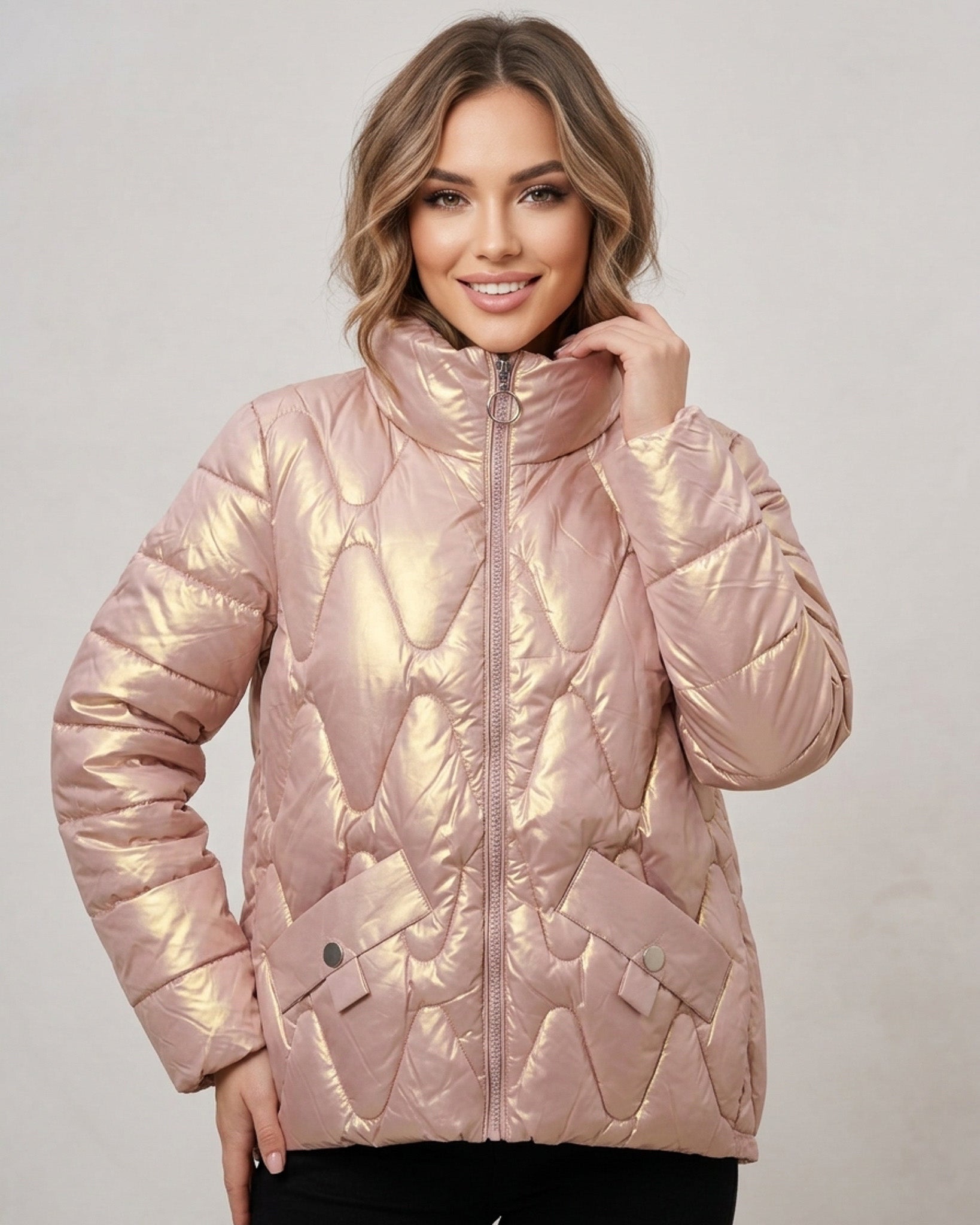Parka Puffer Rose Gold: Estilo Urbano Satinado y Térmico - ELX1725