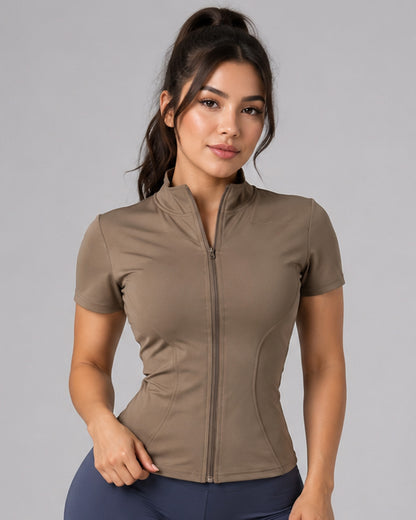 Polera Deportiva Corta Con Cierre Frontal Y Cuello Alto - JYT0591