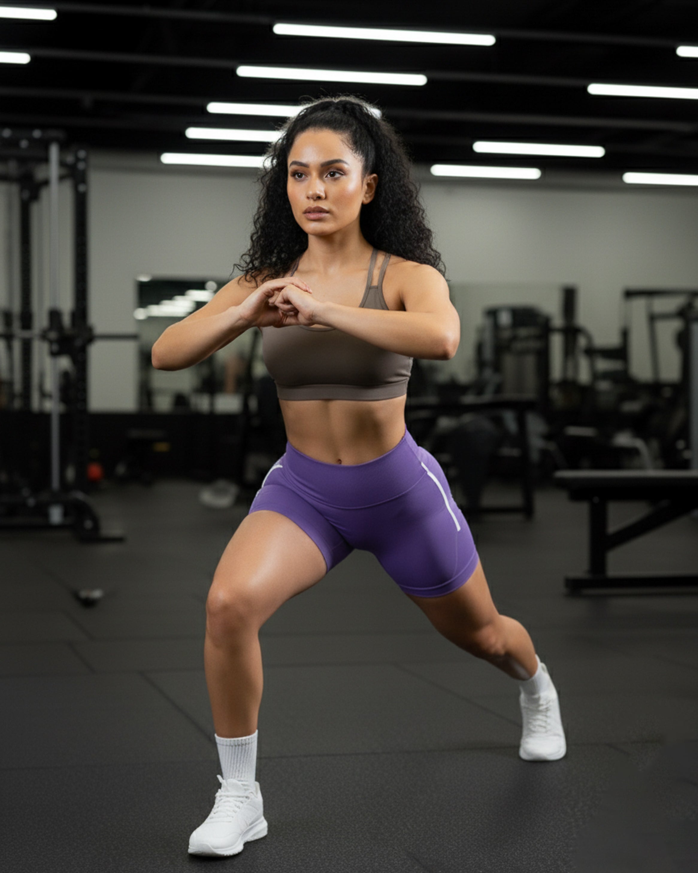 Short Deportivo con Corte en V y Líneas Plus - YJ267