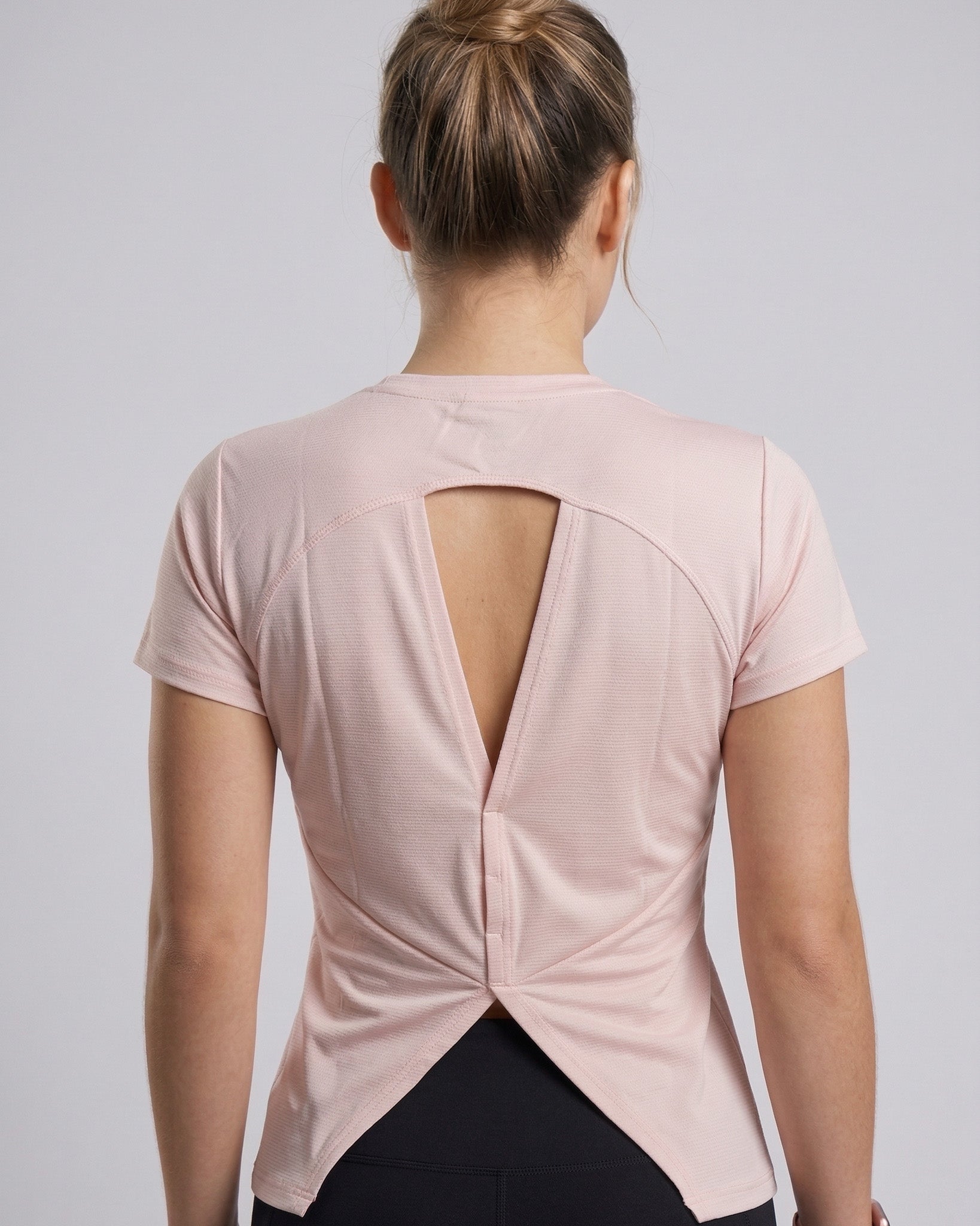Polera Elite Sport - Espalda Abierta y Tela Efecto Seco - A362