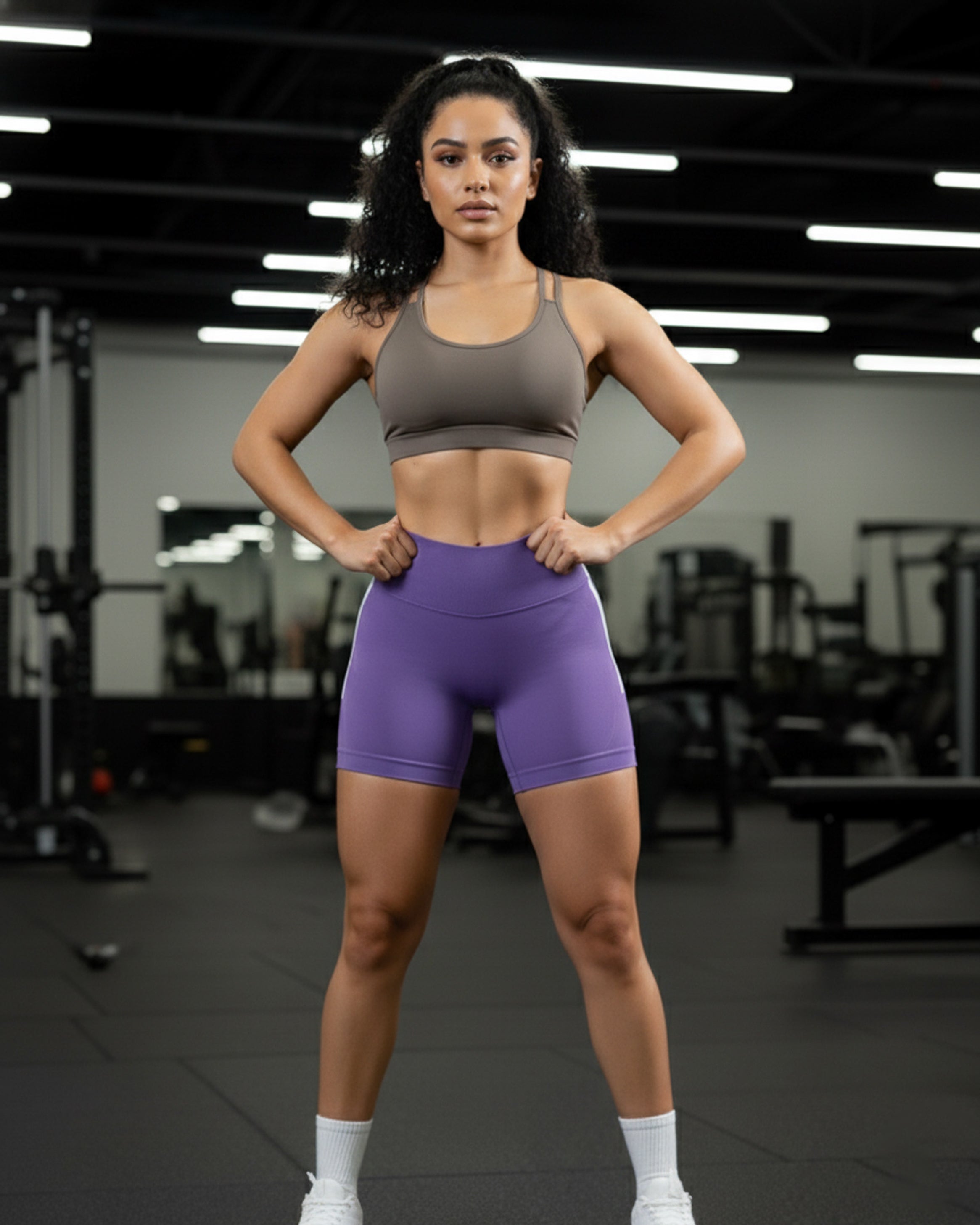 Short Deportivo con Corte en V y Líneas Plus - YJ267