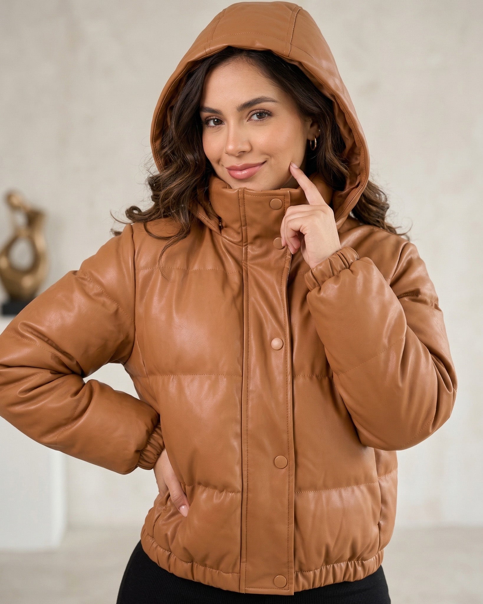 Puffa Ecocuero Camel: Estilo Crop, Urbana y Ultra Térmica - EBS5127