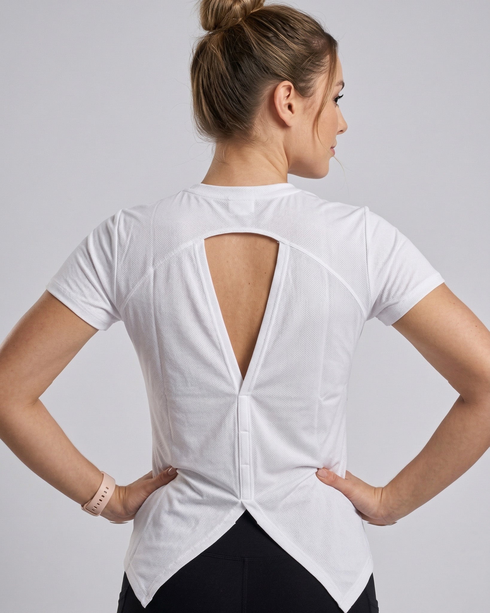 Polera Elite Sport - Espalda Abierta y Tela Efecto Seco - A362