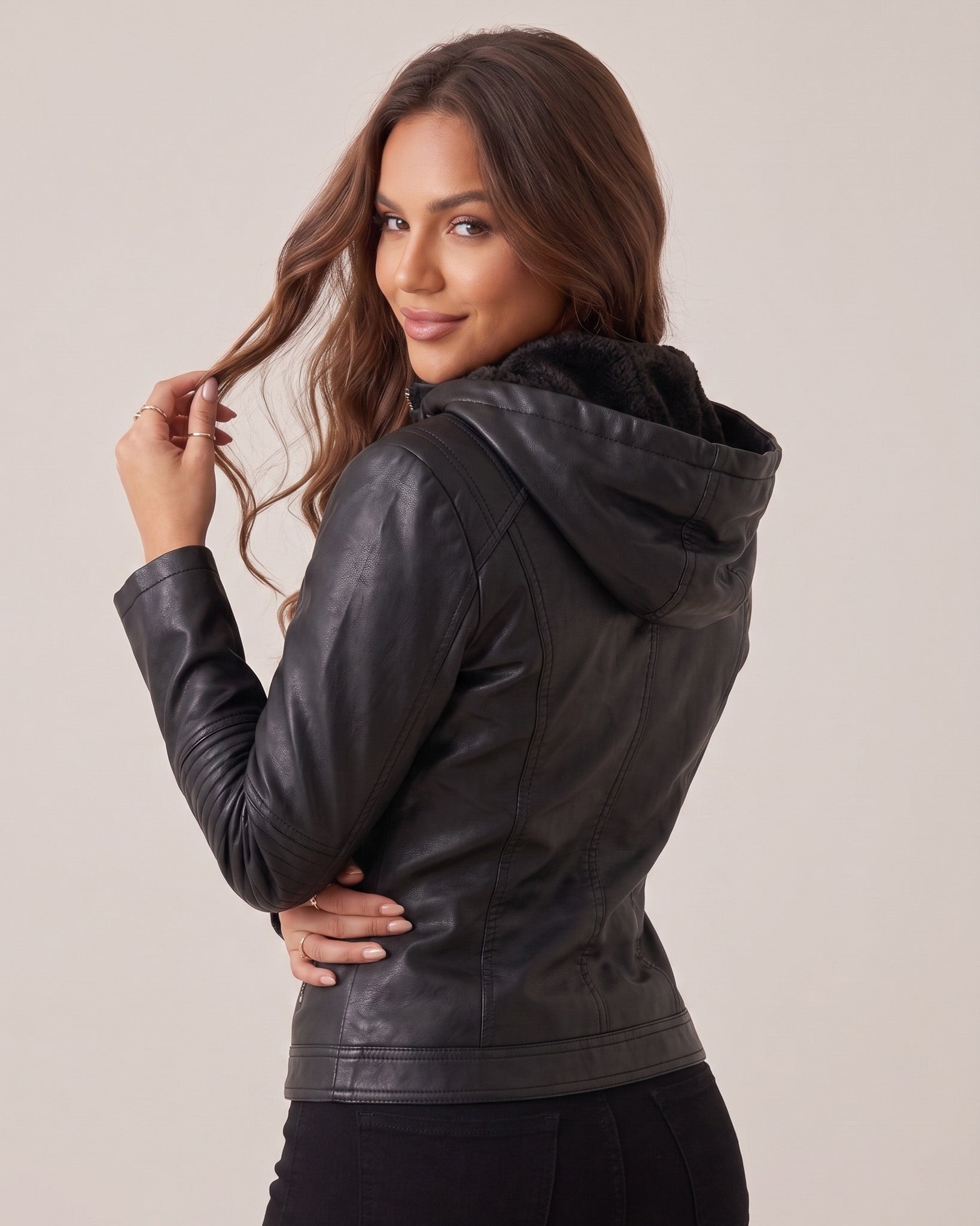 Chaqueta Ecocuero con Chiporro: Estilo Slim y Abrigo Total - EBS1822