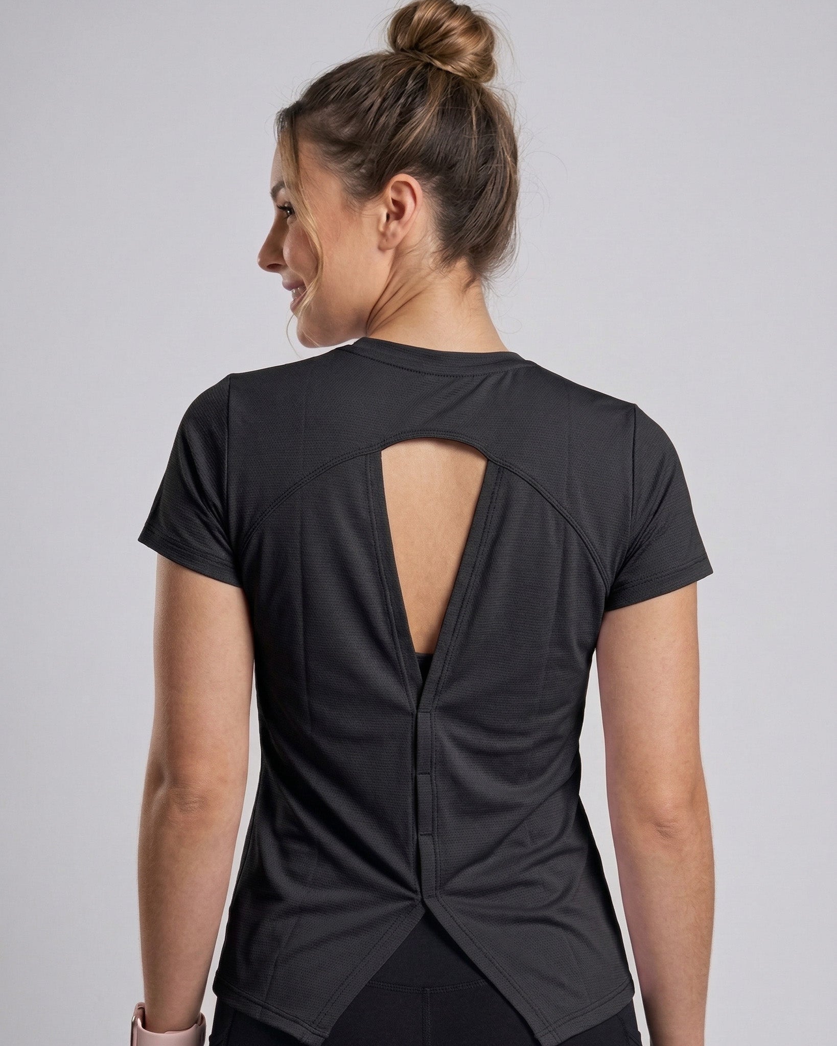 Polera Elite Sport - Espalda Abierta y Tela Efecto Seco - A362