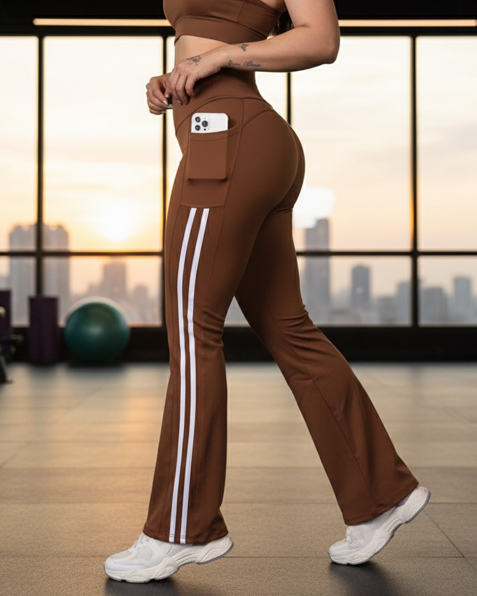 Calza Flare Premium con Bolsillos Laterales - A343