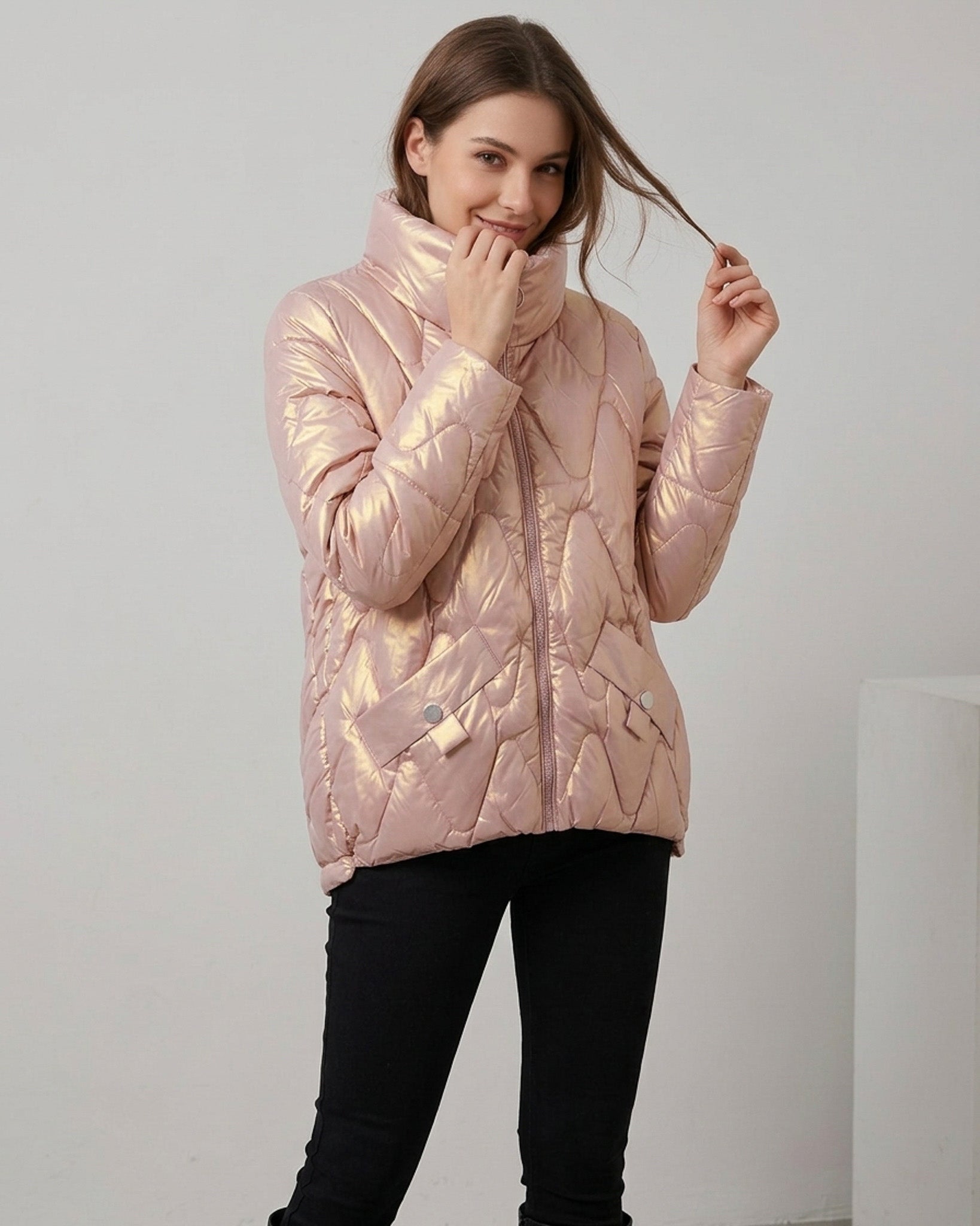 Parka Puffer Rose Gold: Estilo Urbano Satinado y Térmico - ELX1725