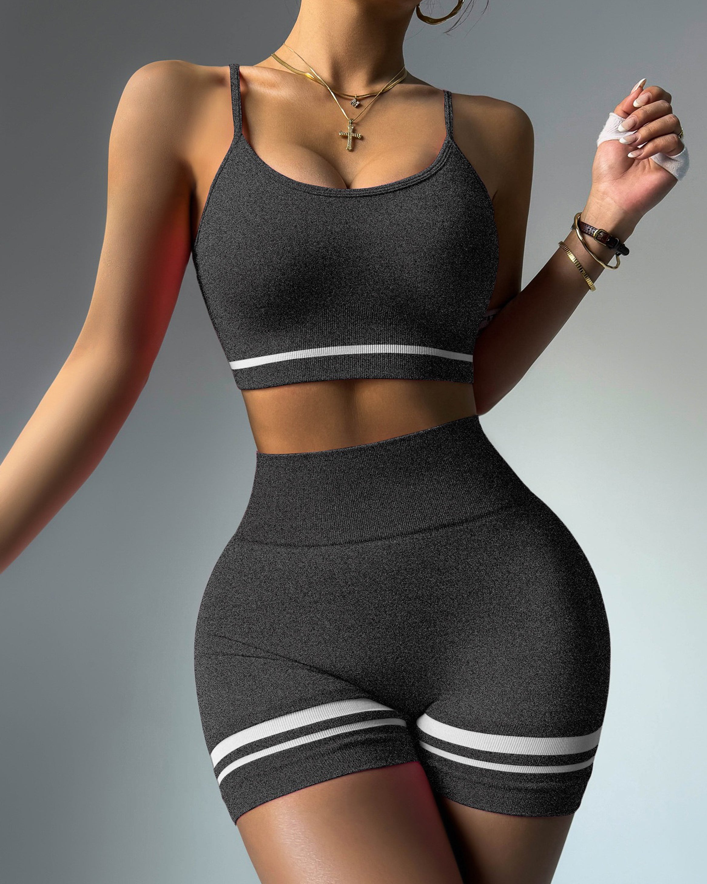 Conjunto Deportivo  Peto y Short con Push Up y Corte V - YJ268