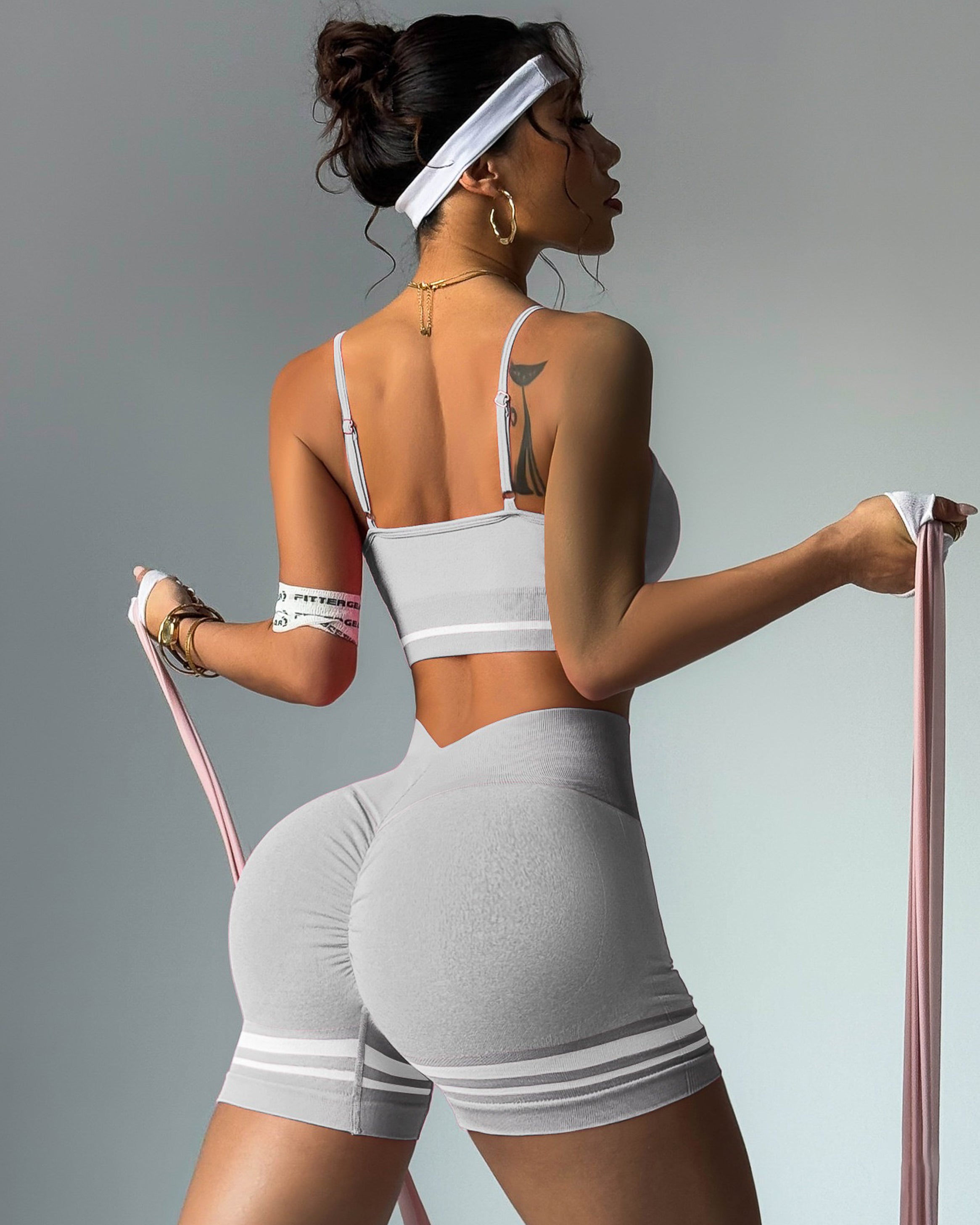 Conjunto Deportivo  Peto y Short con Push Up y Corte V - YJ268