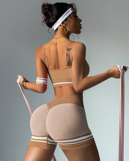 Conjunto Deportivo  Peto y Short con Push Up y Corte V - YJ268