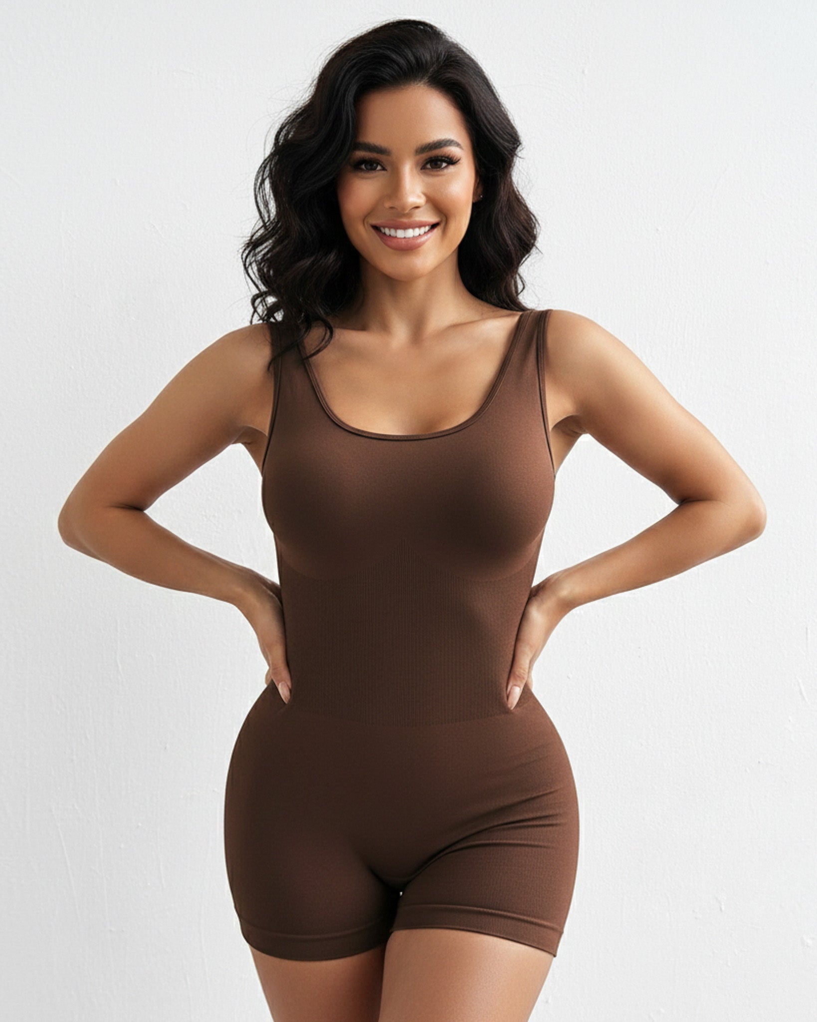 Enterizo Corto con Corte en V en la Espalda y Push Up - YJ289