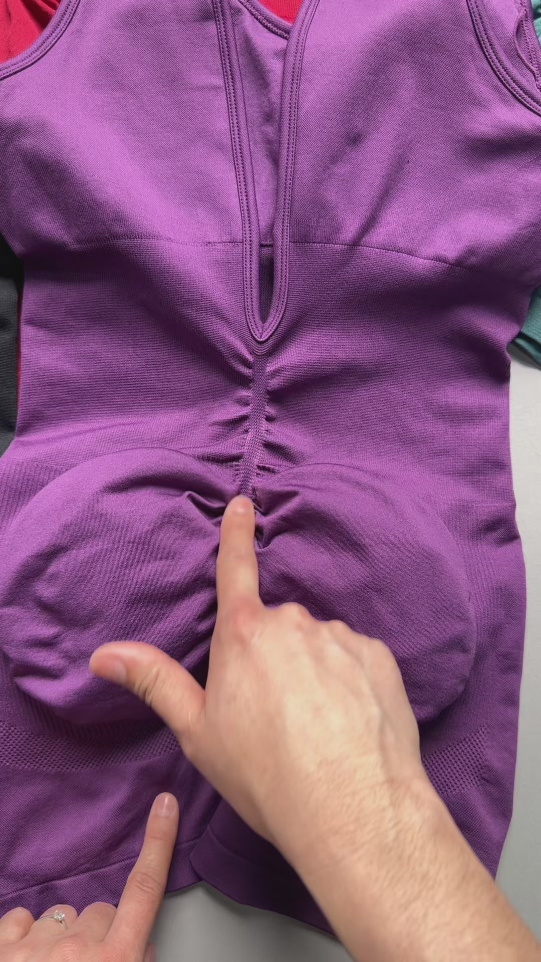 Enterizo Corto con Corte en V en la Espalda y Push Up - YJ289