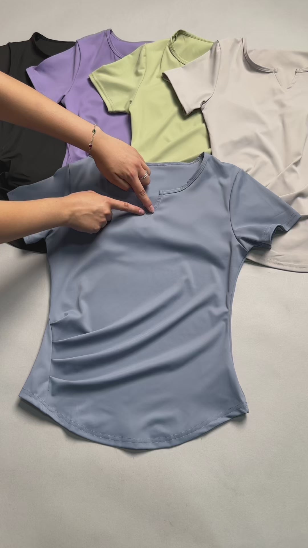 Polera Deportiva Dry Fit Moldeadora con Ajuste Lateral y Cuello V - JYT018