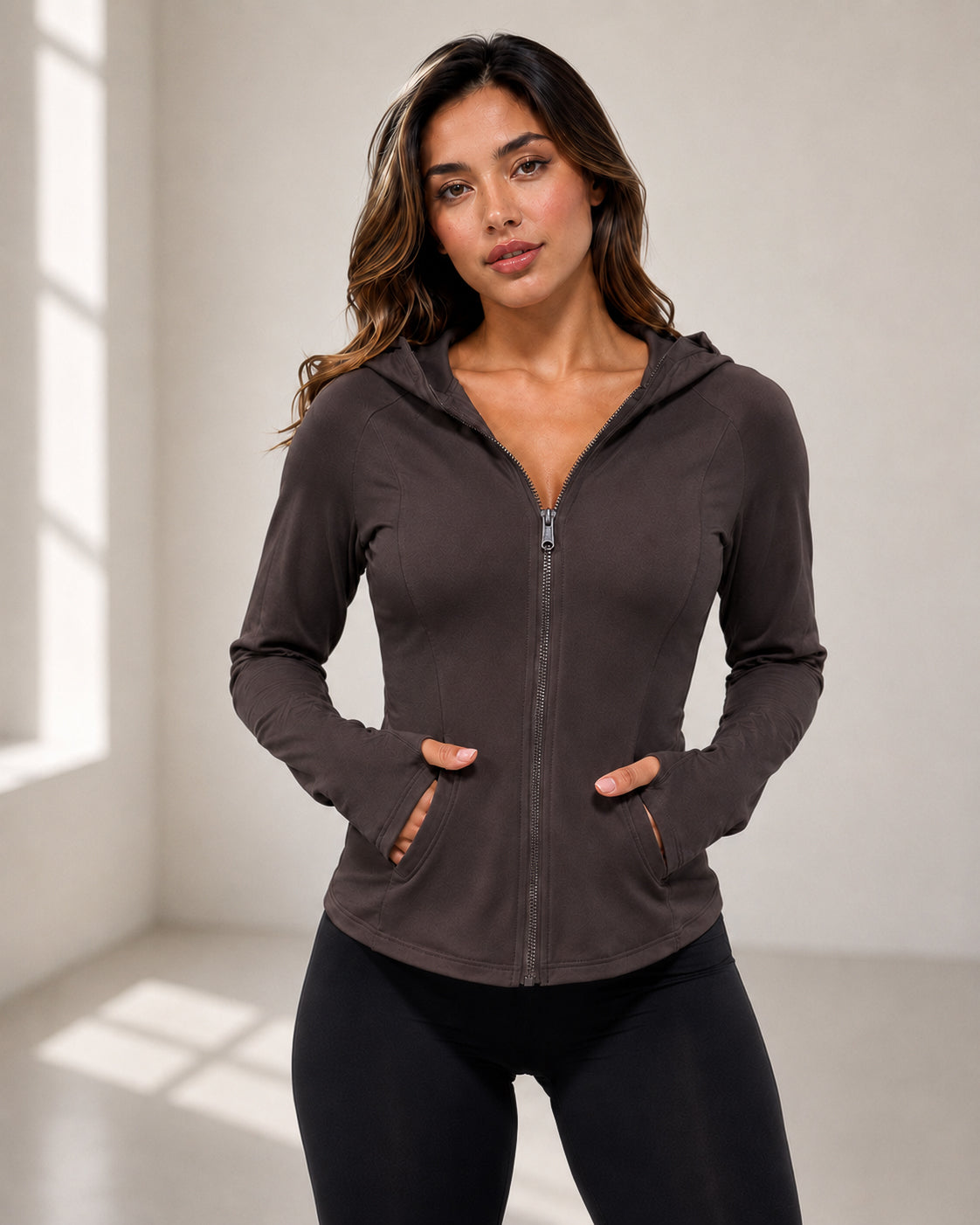 Chaqueta Fitness Mujer Ajustada Con Capucha y Bolsillos - JYT064